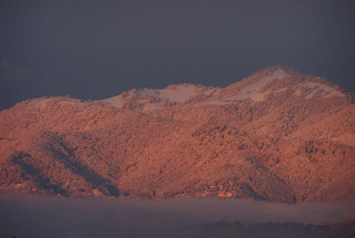 Tramonto con la neve sul Bisbino