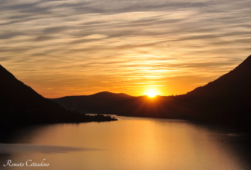 Tramonto sul lago